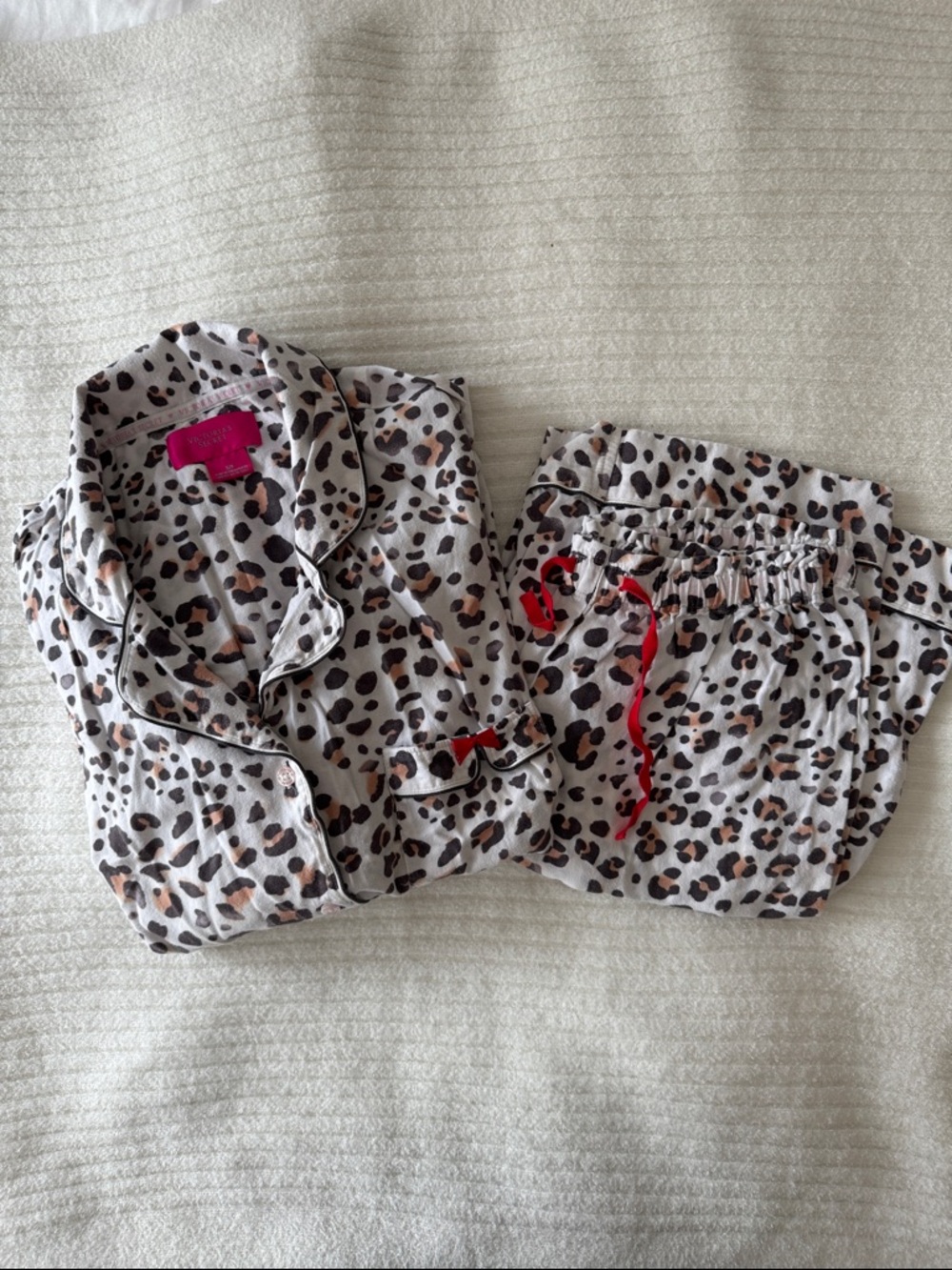 VICTORIA’S SECRET | Leopard Print Flannel Pajama Set Small S